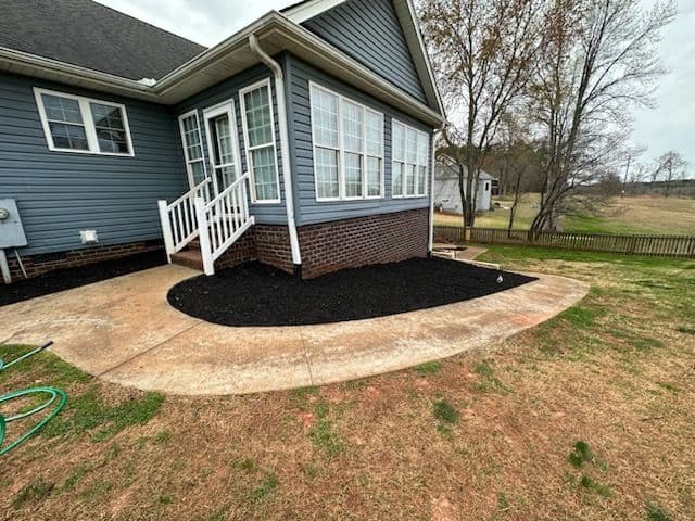Gallery photos for Revamp Your Landscape with Rich Mulch: Image #3