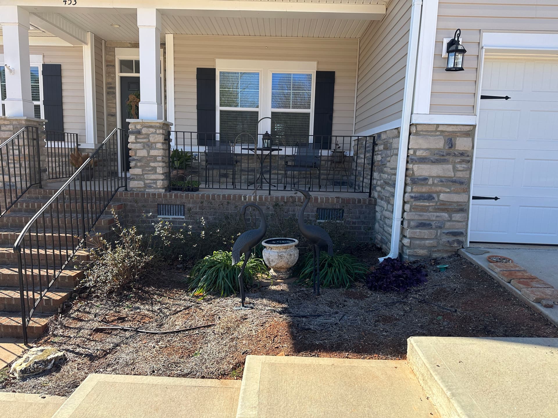 Gallery photos for Fresh Mulch Installation and Garden Bed Renewal: Image #4